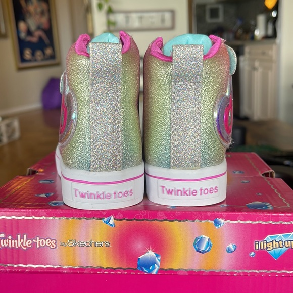 Sketchers Twinkle Toes Iridescent Sneakers LIGHT UPS - Picture 3 of 3